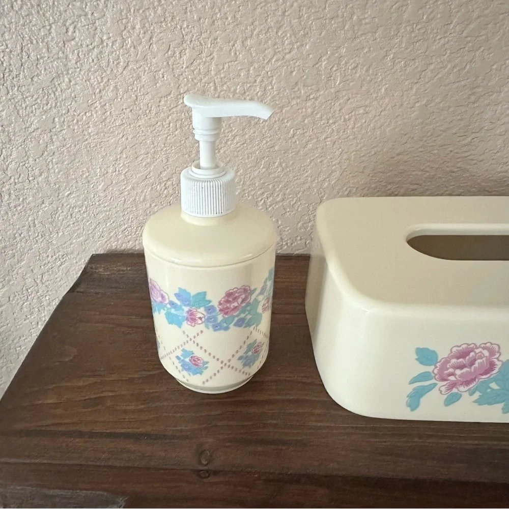 Vintage bathroom decor set Roses tissue box cover and soap dispenser plastic USA